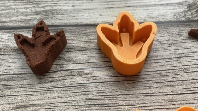 mini-bábovičky (různé druhy uvnitř) - Motiv bábovky: dino - dlouhokrk