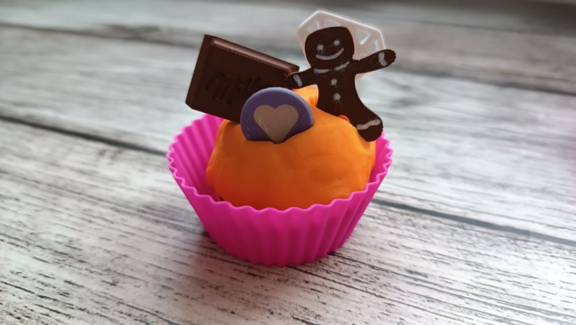 Zdobení Muffinů (různé varianty, i samotné dekorace) - Varianty: set - 4muffiny s dekoracemi (bez plechu)