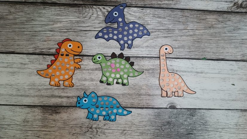 Pompomové tácky - Dinosauři - Motiv tácku: Triceratops