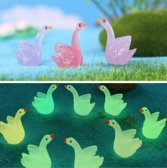 Labutě z pryskyřice