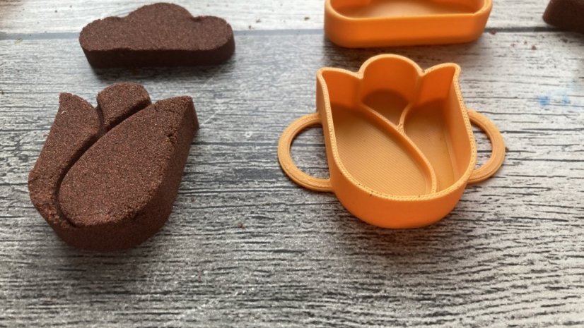 mini-bábovičky (různé druhy uvnitř) - Motiv bábovky: dino - dlouhokrk