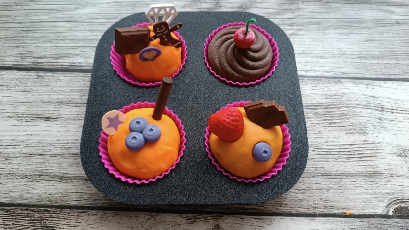 Zdobení Muffinů (různé varianty, i samotné dekorace) - Varianty: set - 4muffiny s dekoracemi (bez plechu)