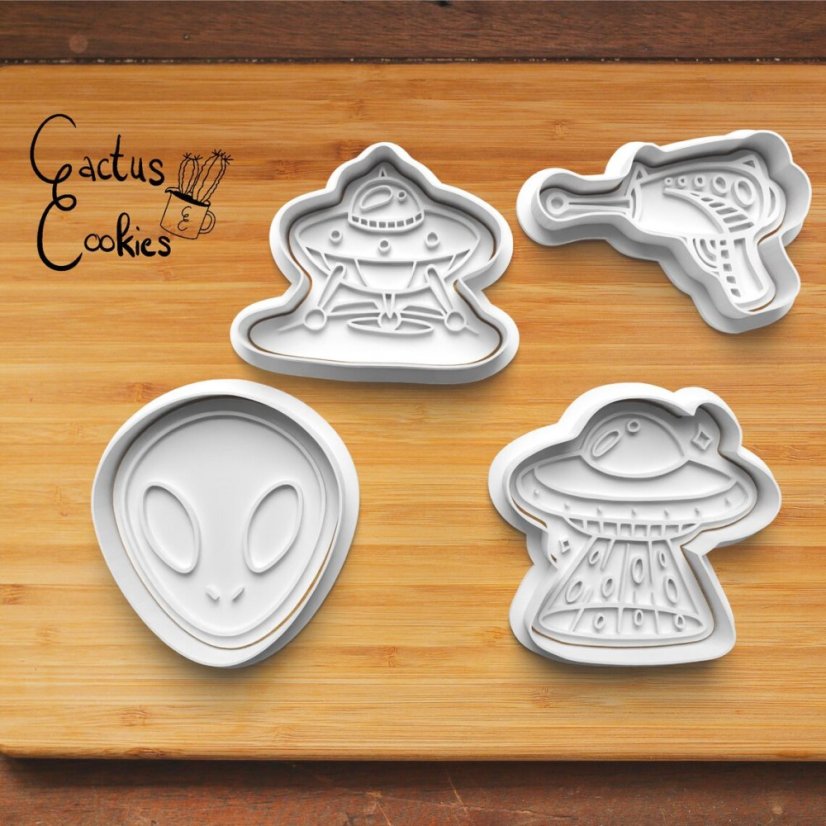 Vykrajovátka - VESMÍR, UFO (různé sety) - Motiv vykrajovátek: set - ruka, planeta, talíř, hlava (4ks)