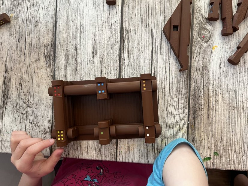 Skládací srub pro chytré hlavičky (43 dílů) - sada: skládací srub (43dílků) + BONUS = PERIFÉRIE ZDARMA