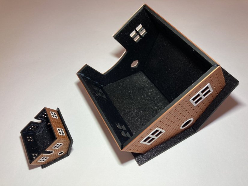 Domečky - různé druhy a velikosti - Typ domečku: chaloupka 138x138 mm - ROSTOUCÍ (s 1x vrata šíře 48 mm + čelo s 90 mm průchodem pro DIY)