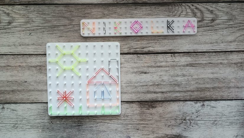 Gumičkovaní - desky různé velikosti - motiv gumičkovací desky: 22x3 čudlíků (pro jména na nápisy)
